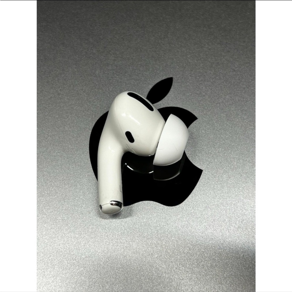 Apple AirPods Pro in Classic White